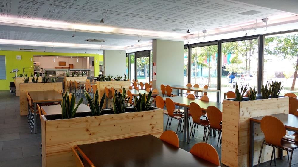 Centre Esplai Albergue El Prat de Llobregat Ngoại thất bức ảnh